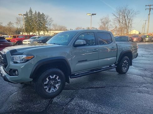 Used 2022 Toyota Tacoma TRD Off-Road image 3