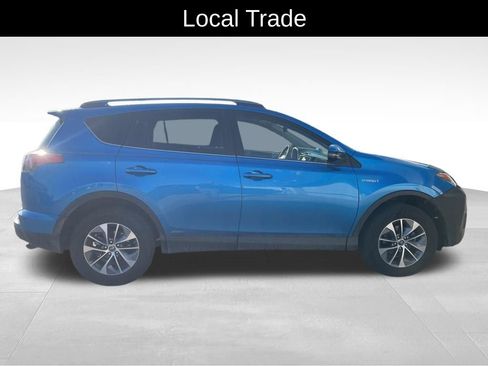 Used 2018 Toyota RAV4 XLE w/ Carpet Mat Package AWD/4WD image 8