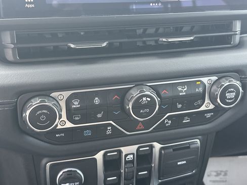 Used 2024 Jeep Wrangler Unlimited Sahara w/ Safety Group image 34