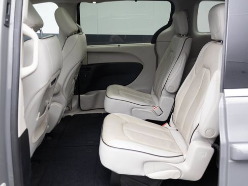 Used 2021 Chrysler Pacifica Limited w/ Premium & Safety Sphere Group AWD/4WD image 29