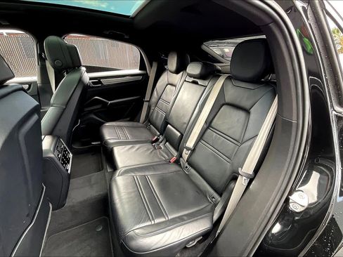 Used 2023 Porsche Cayenne Coupe image 27