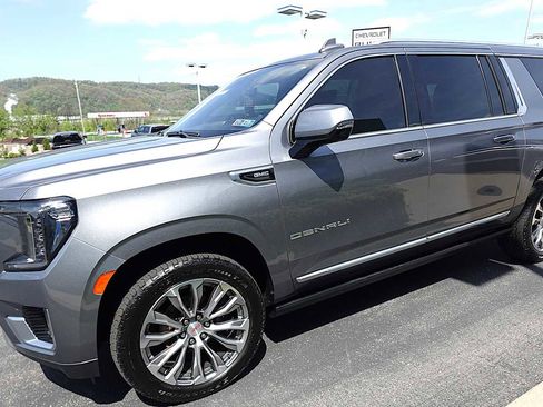 Used 2021 GMC Yukon XL Denali w/ Denali Premium Package AWD/4WD image 6