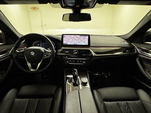 Used 2022 BMW 530i xDrive w/ Convenience Package image 16
