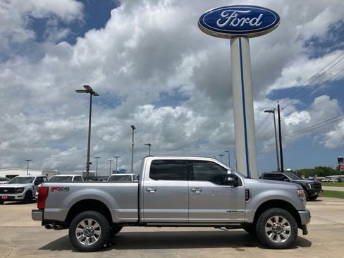Used 2022 Ford F250 Platinum w/ FX4 Off-Road Package AWD/4WD image 8