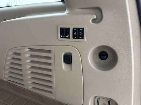 Used 2015 Cadillac Escalade ESV Premium image 27