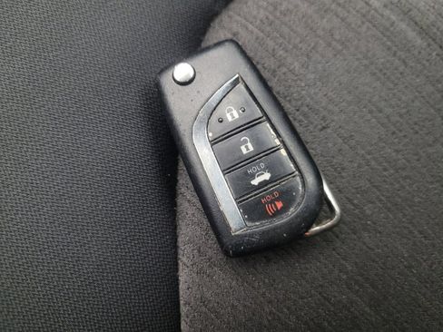 Used 2020 Toyota Camry LE w/ Carpet Mat Package FWD image 32