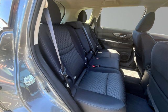 Used 2017 Nissan Rogue SV AWD/4WD image 25