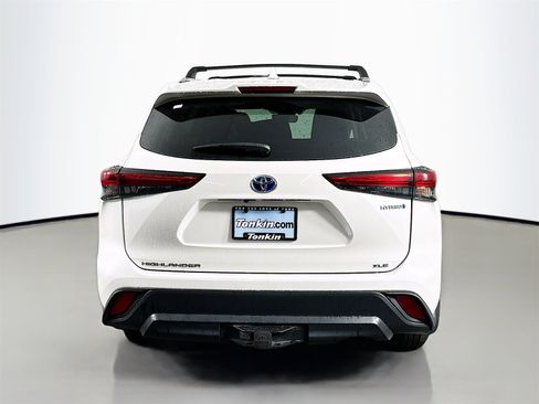 Certified 2021 Toyota Highlander XLE image 6