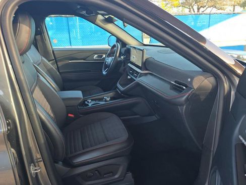 Used 2025 Ford Explorer ST-Line w/ ST-Line Street Pack image 9