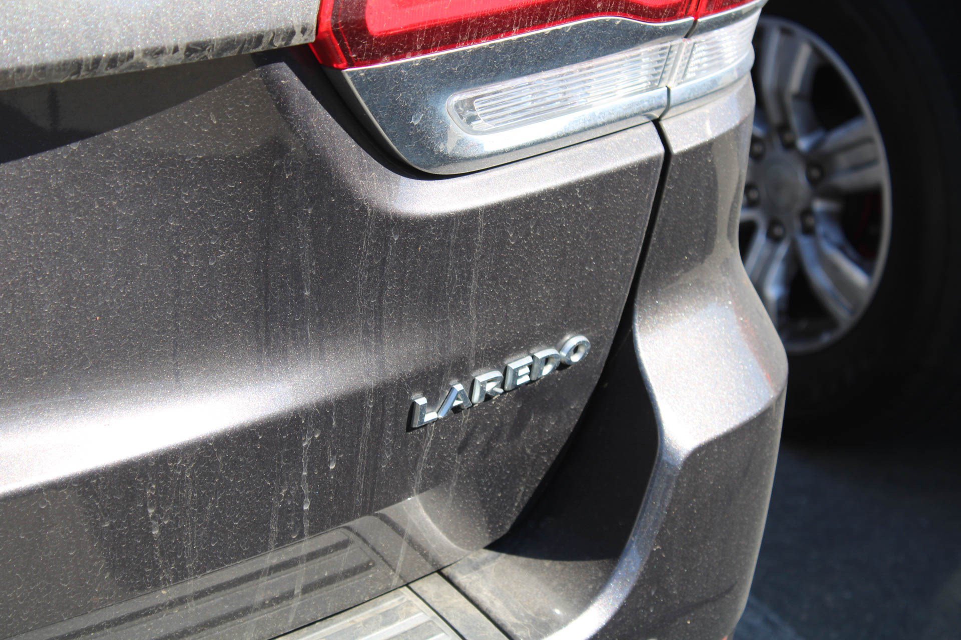 Used 2021 Jeep Grand Cherokee Laredo AWD/4WD image 16