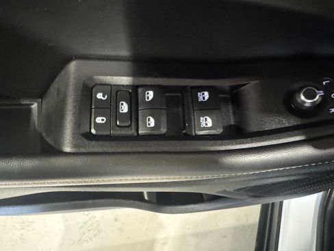 Used 2023 Jeep Grand Cherokee L Laredo AWD/4WD image 19