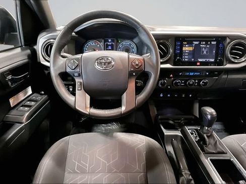 Used 2017 Toyota Tacoma TRD Off-Road AWD/4WD image 6