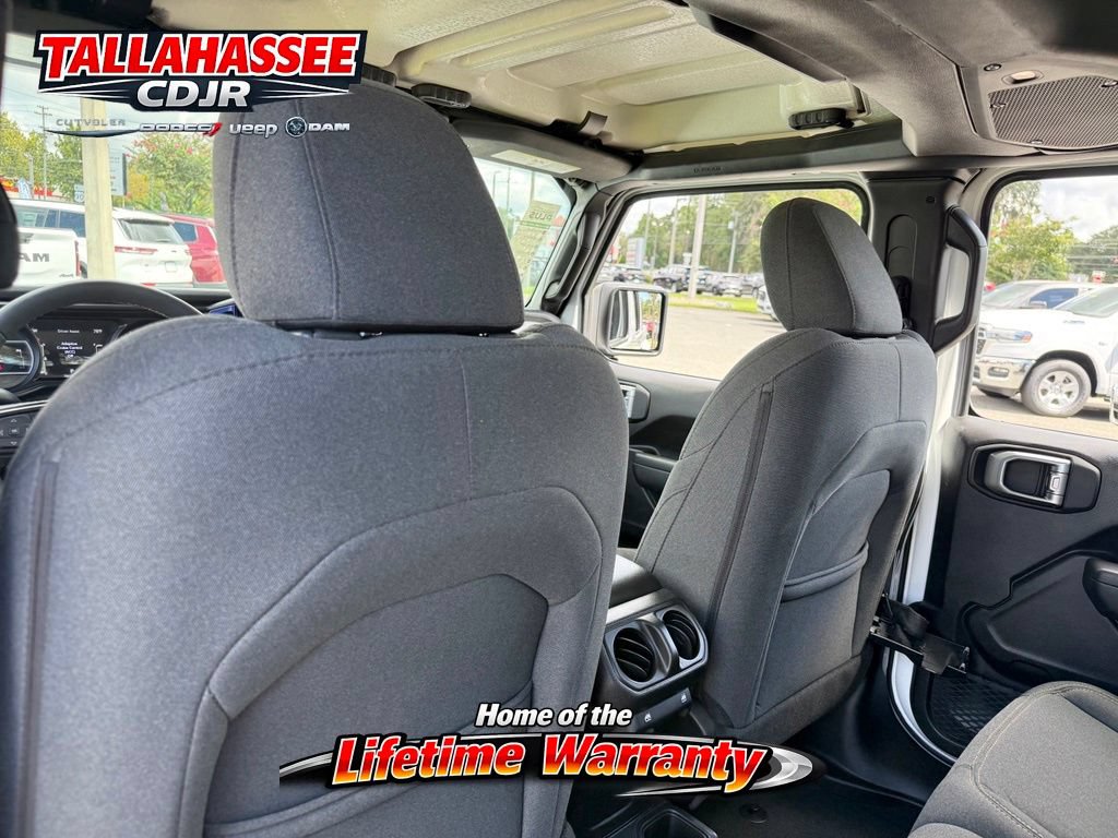 Used 2025 Jeep Gladiator Mojave AWD/4WD image 34