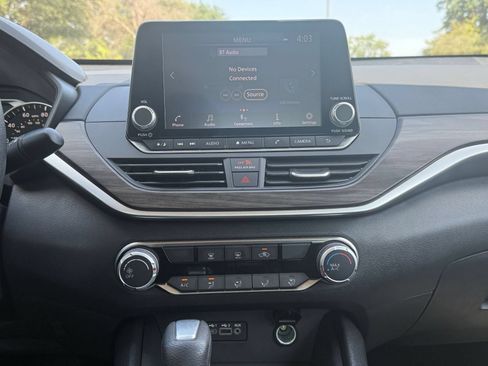 Used 2025 Nissan Altima 2.5 SV FWD image 17
