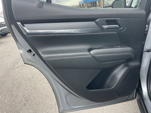 Used 2025 GMC Terrain Elevation image 12