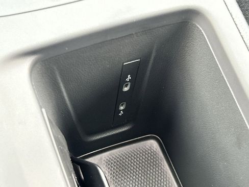 New 2026 Volkswagen Tiguan SE image 25