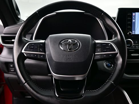 Used 2022 Toyota Highlander XSE AWD/4WD image 24