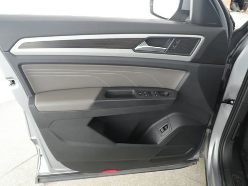 Used 2022 Volkswagen Atlas SE image 8