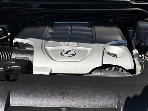 Used 2017 Lexus LX 570 4WD w/ Luxury Package image 34