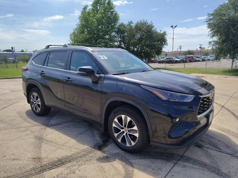 Used 2023 Toyota Highlander XLE AWD/4WD image 19