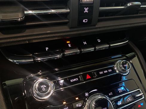 Used 2022 Lincoln Corsair Standard AWD 4dr SUV w/ Premium Package image 15