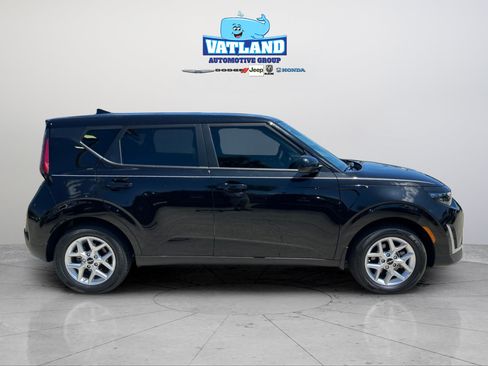 Used 2025 Kia Soul LX w/ LX Technology Package FWD image 6