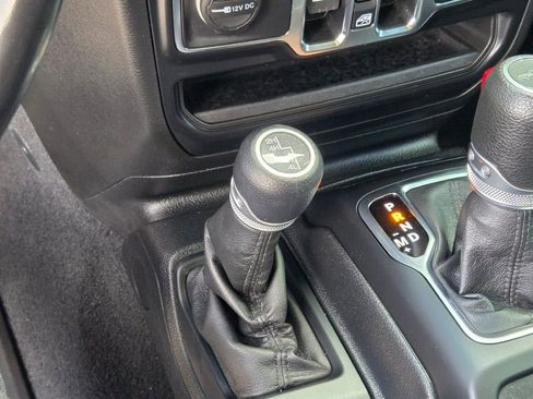 Used 2021 Jeep Gladiator Willys image 27