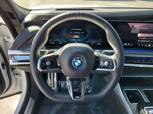 Used 2023 BMW i7 xDrive60 w/ Executive Package 2 AWD/4WD image 24