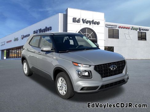 Used 2021 Hyundai Venue SE image 1