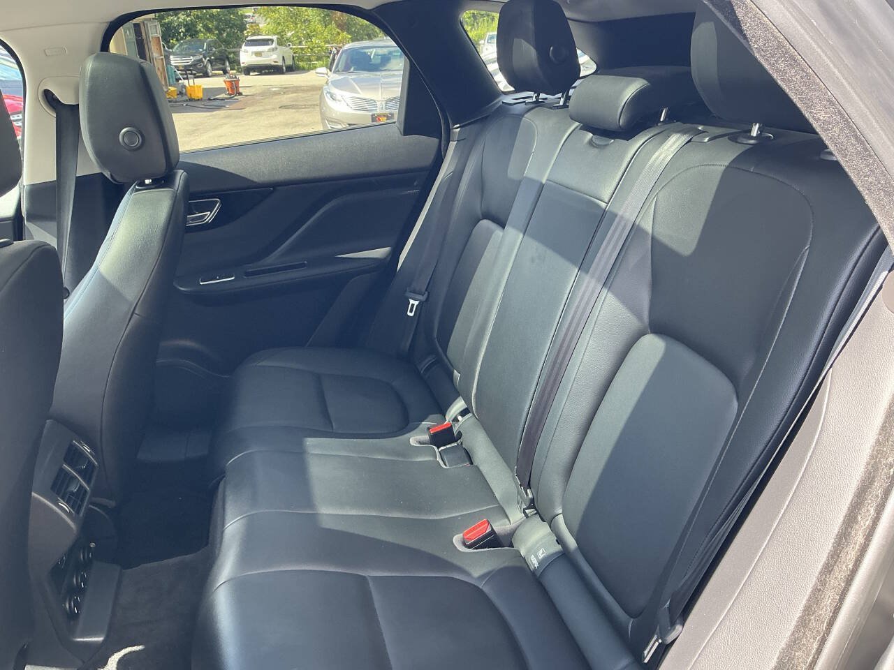 Used 2018 Jaguar F-PACE Premium AWD/4WD image 24