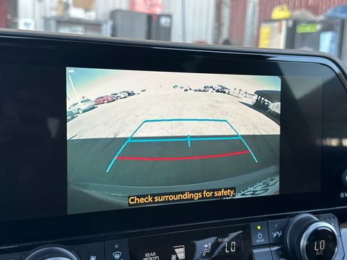 Used 2023 Toyota Highlander L image 20