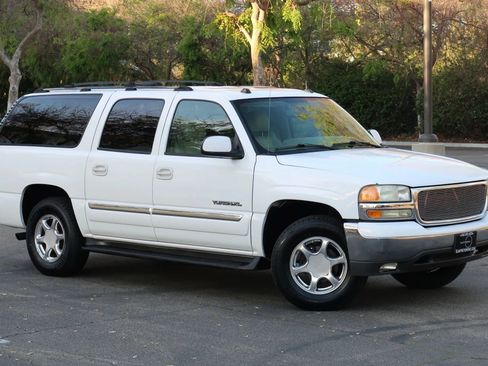 Used 2004 GMC Yukon XL SLT w/ Preferred Equipment Group image 2