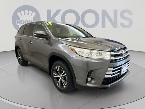Used 2019 Toyota Highlander Plus AWD/4WD image 2