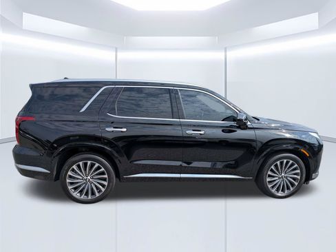 Certified 2025 Hyundai Palisade Calligraphy FWD image 3