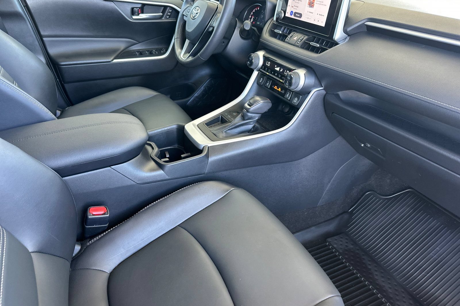 Used 2023 Toyota RAV4 XLE Premium FWD image 19