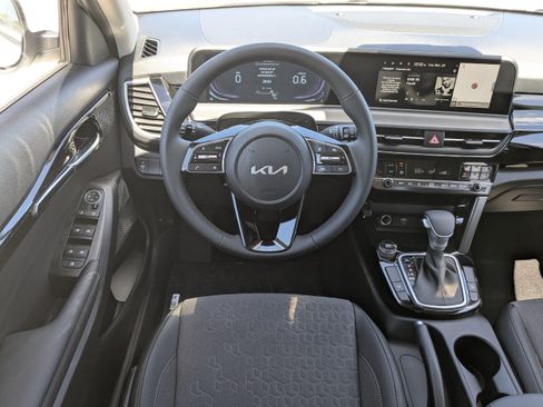 New 2026 Kia Seltos S FWD image 19