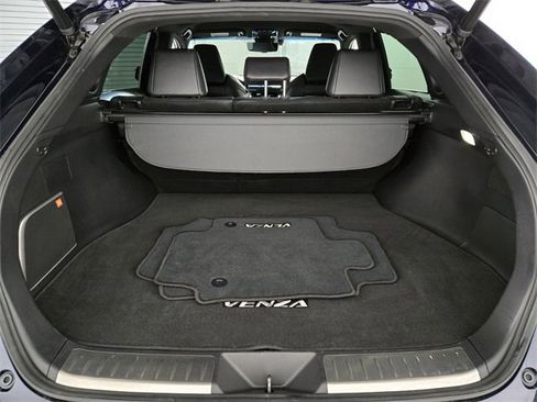 Used 2021 Toyota Venza Limited image 19