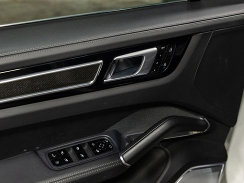 Used 2021 Porsche Cayenne Turbo S image 39