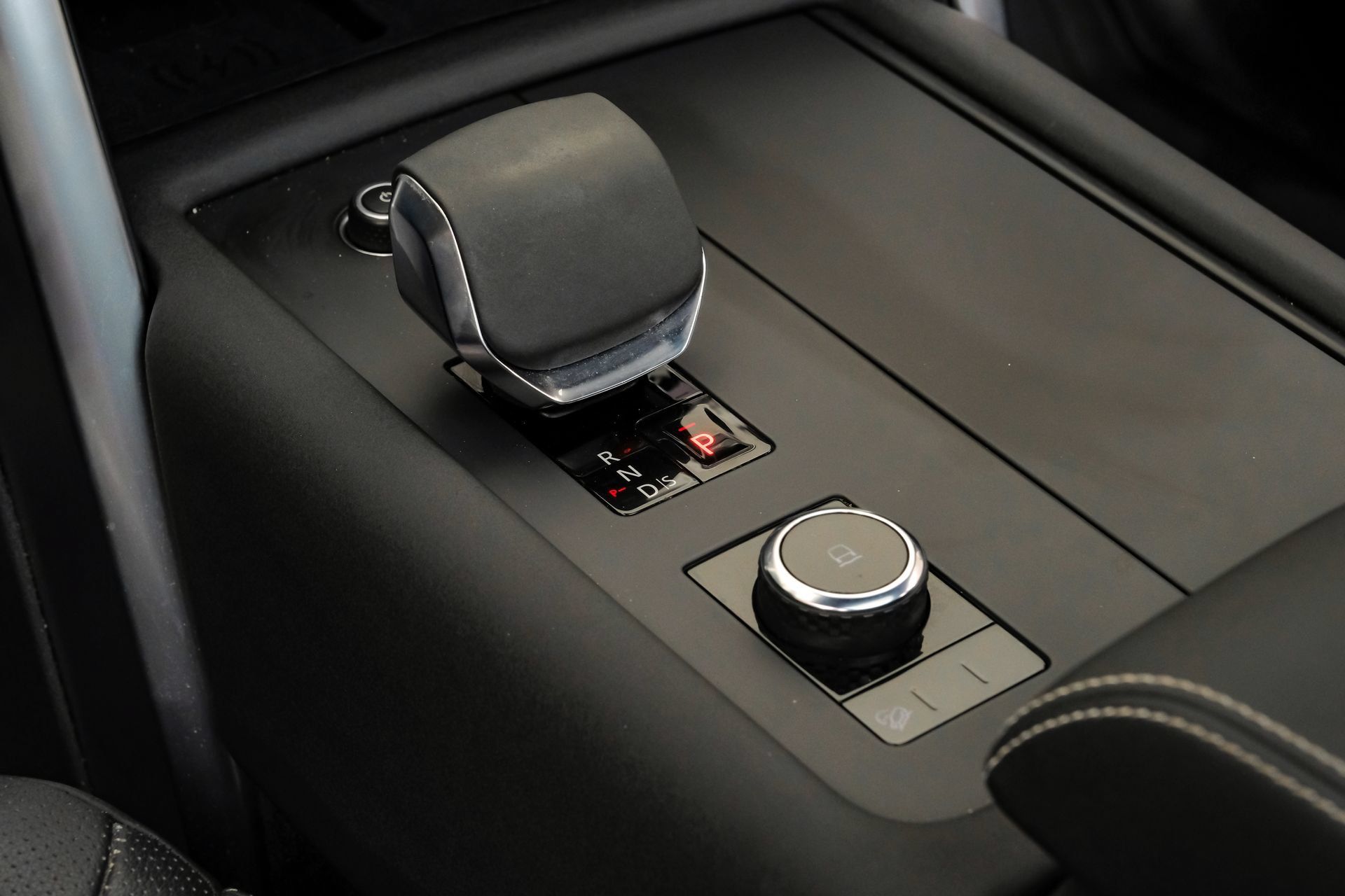 Used 2023 Land Rover Discovery S R-Dynamic AWD/4WD image 29