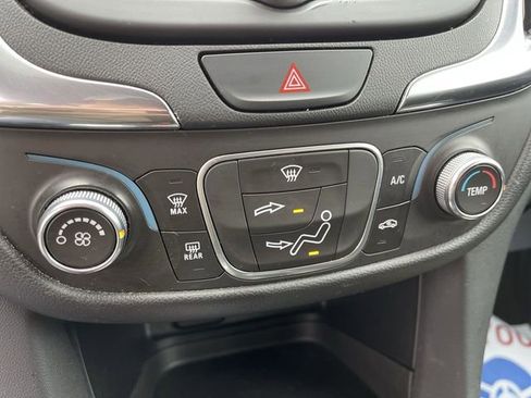 Used 2018 Chevrolet Equinox LT image 18