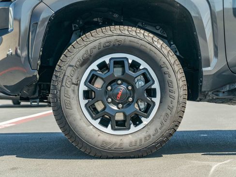 Certified 2025 Toyota Tacoma SR5 AWD/4WD image 5