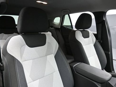 Used 2024 Chevrolet Trax LS w/ LS Convenience Package FWD image 32