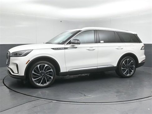 Certified 2025 Lincoln Aviator Reserve w/ Equipment Group 201A image 4