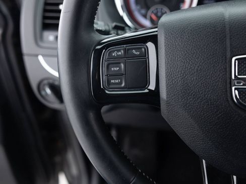 Used 2017 Dodge Grand Caravan SE FWD image 38