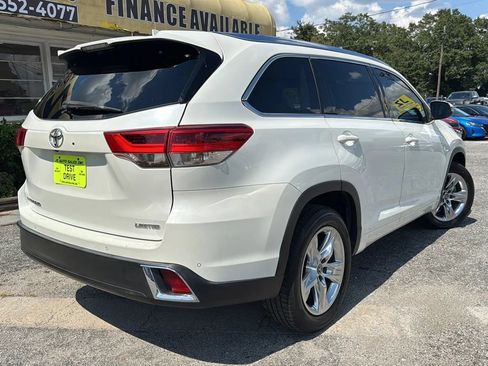 Used 2018 Toyota Highlander Limited FWD image 3