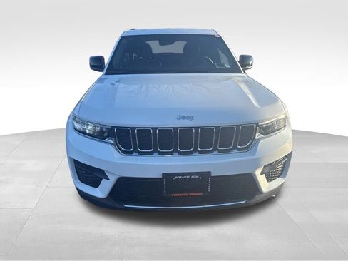 Used 2025 Jeep Grand Cherokee Laredo X image 10