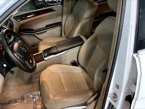 Used 2016 Mercedes-Benz GL 550 4MATIC image 9