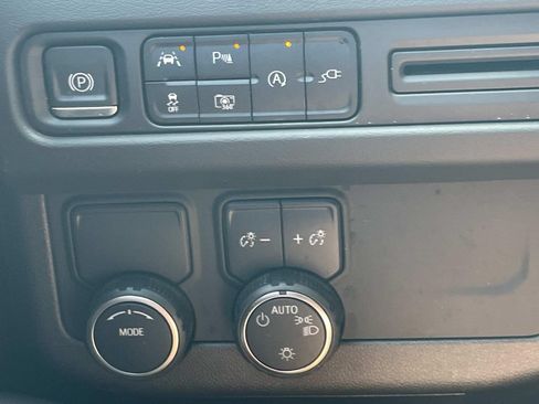 Used 2022 Chevrolet Tahoe LT w/ Luxury Package RWD image 29