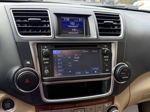 Used 2013 Toyota Highlander Limited image 25