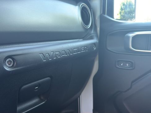 Used 2022 Jeep Wrangler Unlimited Sport w/ Sun And Sound Package AWD/4WD image 31